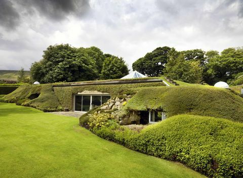 Se han enumerado cinco lugares fascinantes para conmemorar los 70 años de protección de los extraordinarios edificios históricos de Inglaterra.