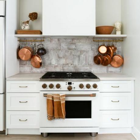 una cocina diseñada por leanne ford interiors