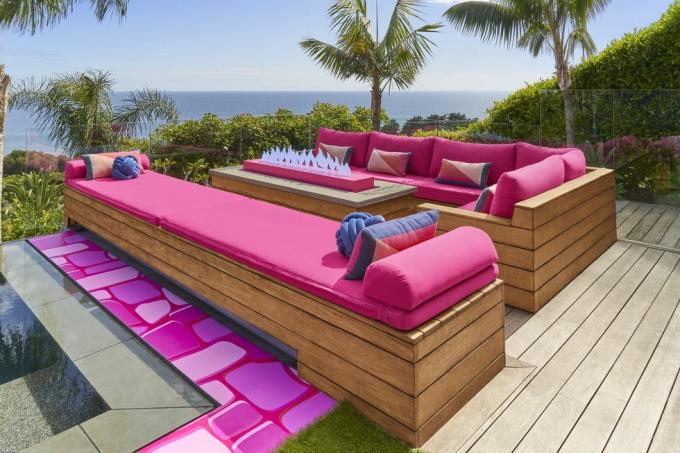 puedes reservar la casa de ensueño malibu de barbie en airbnb