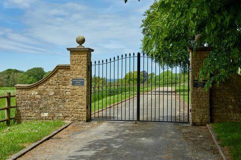 casa de campo de robbie williams, compton bassett house, en venta en wiltshire