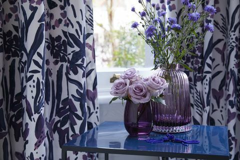 Hillarys y Sophie Robinson se unen para diseñar una casa con Pantone's Ultra Violet