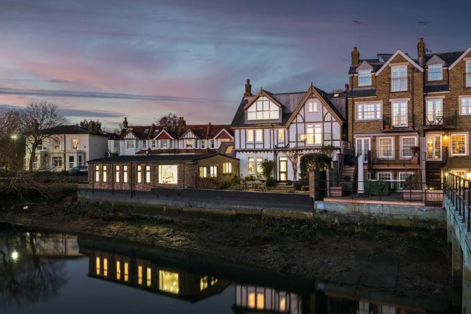 casa unifamiliar con frente único directo al río en venta en chiswick