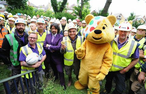 DIY SOS: Million Pound Build para BBC Children in Need - Laurence Llewelyn-Bowen, Pudsey Pudsey con el equipo DIY SOS, incluido Nick Knowles