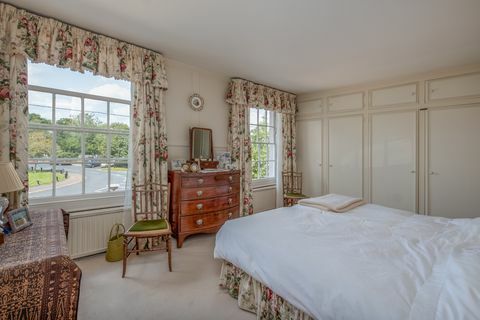 Rose Cottage, el hogar de la infancia del actor de Pink Panther David Niven en el pueblo de Bembridge en la Isla de Wight, está a la venta por £ 975,000.