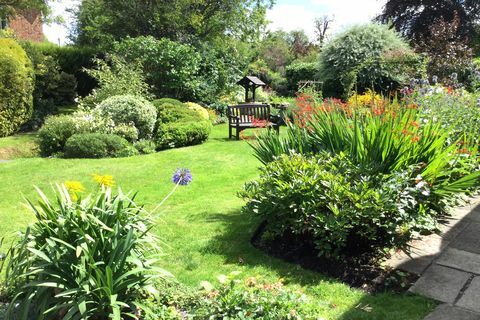 Cabaña con techo de paja en venta en hermosos jardines de Oxfordshire