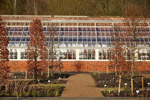 Vista del invernadero restaurado en The Weston Walled Garden en RHS Bridgewater, antes de su apertura.