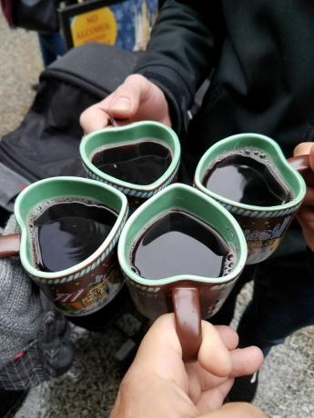 disfrutando glühwein en christkindlmarket chicago