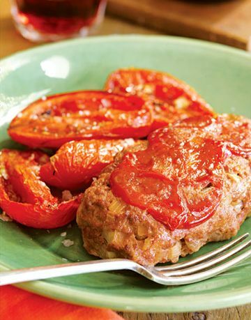 Los sabrosos tomates de Ina Garten en su pastel de carne.