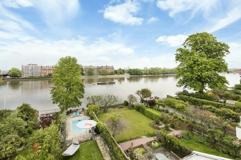 piscina con vistas al río Támesis en venta