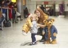Los osos navideños del aeropuerto de Heathrow Doris y Edward Bair han cobrado vida