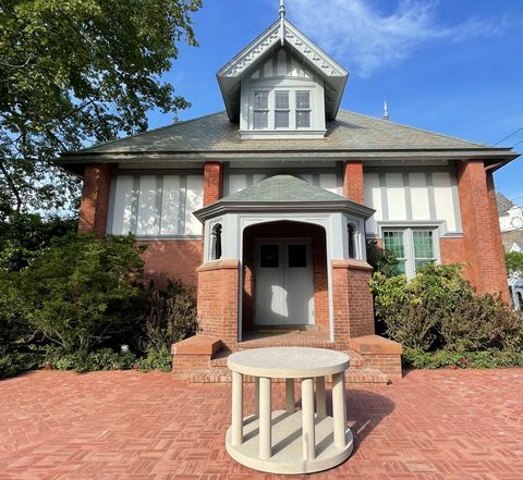 la fundación de arte peter marino se encuentra en el edificio original de la biblioteca memorial rogers en southampton, nueva york