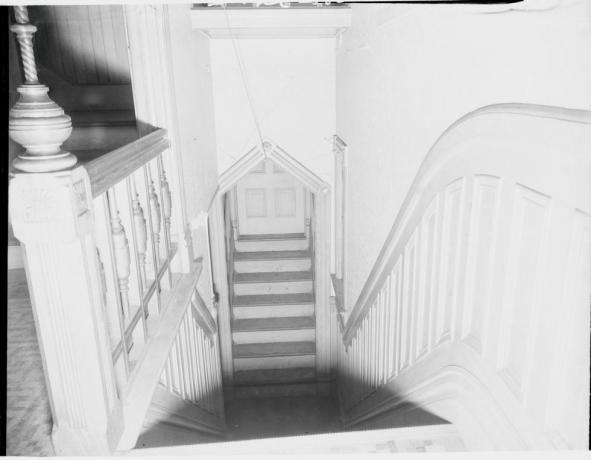 Escalera en la casa misteriosa de Winchester