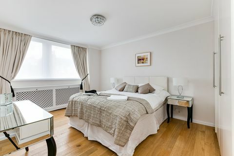 Whaddon House - Knightsbridge - The Beatles - dormitorio - Chestertons