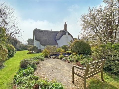 Cabaña con techo de paja en venta en Cornwall.