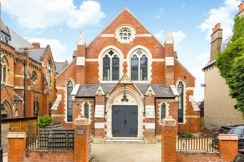 Apartamento moderno en una antigua capilla está a la venta en East Dulwich, Londres