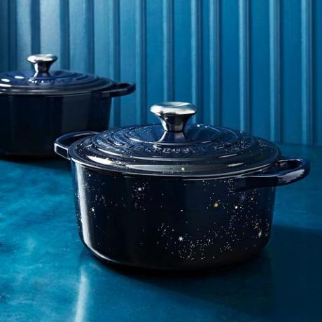 Horno redondo Le Creuset de 4.5 cuartos de galón con aplique estrella