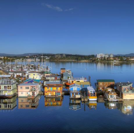 Barcos de casa en Fisherman's Wharf en Victoria BC