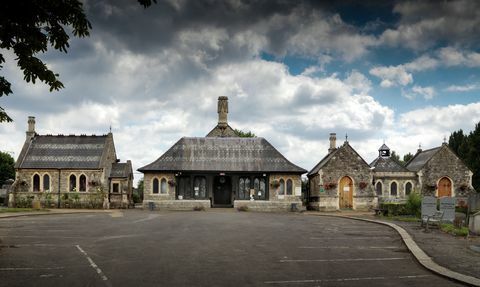 Se han enumerado cinco lugares fascinantes para conmemorar los 70 años de protección de los extraordinarios edificios históricos de Inglaterra.