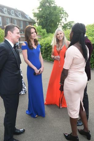 kate middleton vestido azul mouret de roland