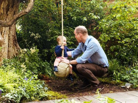 George, Louis, Charlotte ayudó a Kate Middelton Design Chelsea Flower Show Garden