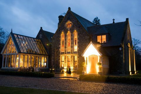 Iglesia de St Johns - Chapel Lane - noche exterior - Savills