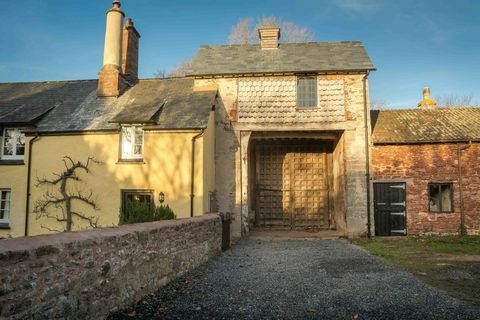 Old Gateway Cottage, Somerset, Exterior © National Trust Images, Mike Henton