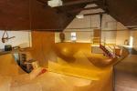Salón de pueblo convertido en venta en Norfolk con skatepark cubierto