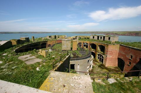 Stack Rock Fort - Milford Haven - Gales - fuera - Purplebricks