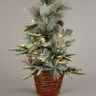 Pequeño árbol de Navidad iluminado