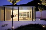 Lujosa villa de cristal con jardín de estilo japonés en Suiza está a la venta