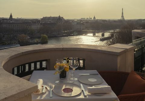 hotel cheval blanc paris, pont neuf, torre eiffel