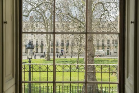 Fitzroy Square 1 - Marylebone - Phantom Thread - Daniel Day Lewis - ventanas - Knight Frank