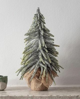 Mini árbol de Navidad nevado