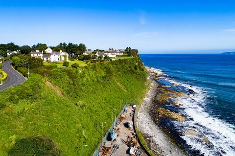 Acantilado en Ballycastle, Irlanda del Norte, Reino Unido