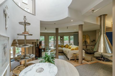 casa redonda única en venta en berkshire