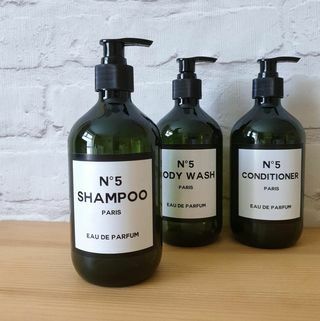 Botellas de baño verdes - champú - botellas de jabón para lavado corporal con acondicionador, juego de botellas de dispensador de bomba reutilizable, accesorios de baño, texto personalizado