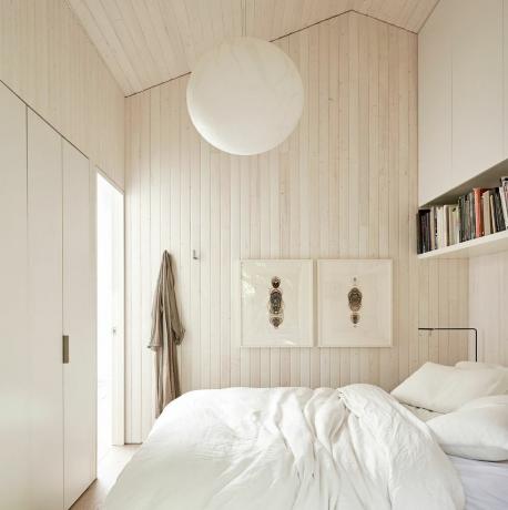 pequeño dormitorio blanco contemporáneo