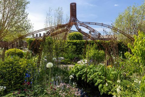 manos fuera del manglar por grow2know diseñado por tayshan hayden smith y danny clarke patrocinado por el proyecto de retribución en apoyo de grow2know cic show garden rhs chelsea flower show 2022