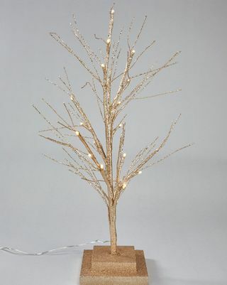 Pequeño árbol de navidad de la ramita pre encendido a pilas del oro de Champagne