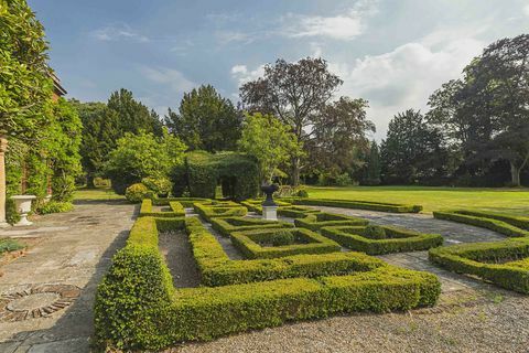 Hurst Lodge - Berkshire - jardín - Savills