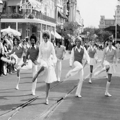 mejores fotos de disney disney world apertura juloie andrews bailando