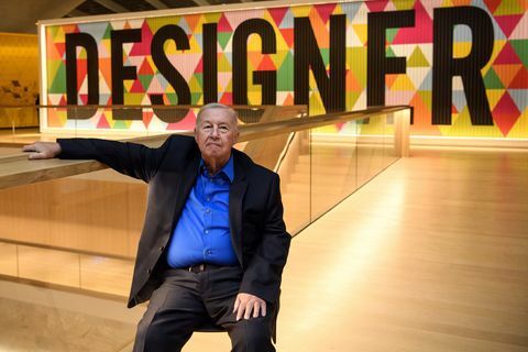 Londres, Inglaterra, 17 de noviembre el diseñador Terence Conran posa para las fotografías en la inauguración del nuevo museo del diseño el 17 de noviembre de 2016 en Londres, Inglaterra, tras una inversión de 83 millones de gbp, el museo del diseño se ha trasladado de su antigua ubicación a un nuevo local diseñado por john pawson en kensington high street que es más de tres veces el tamaño del edificio anterior, el museo original fue fundado por terence conran en 1989 y ha ganado popularidad desde la foto de carl courtgetty imagenes