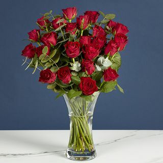 Ramo de rosas y eucaliptos Be Mine - £ 44.99