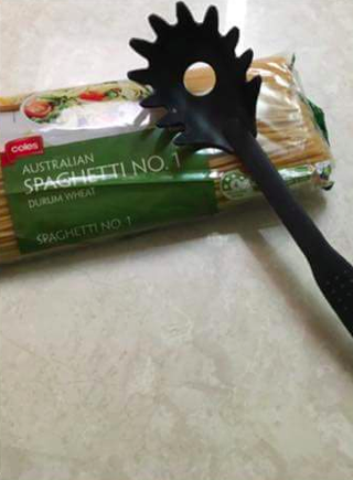 agujeros de cuchara de espagueti