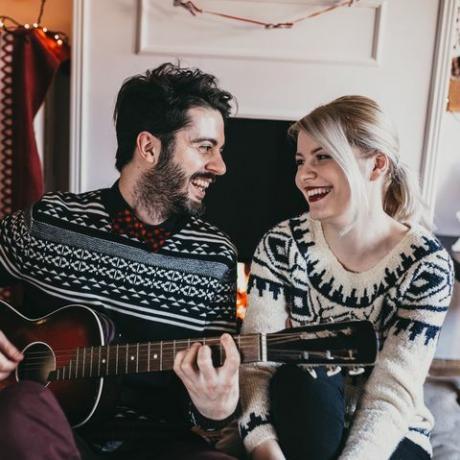 pareja cantando navidad letras quiz