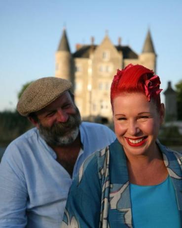 escape to the chateau protagonizada por dick y angel strawbridge