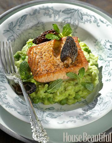 salmón y risotto en un plato