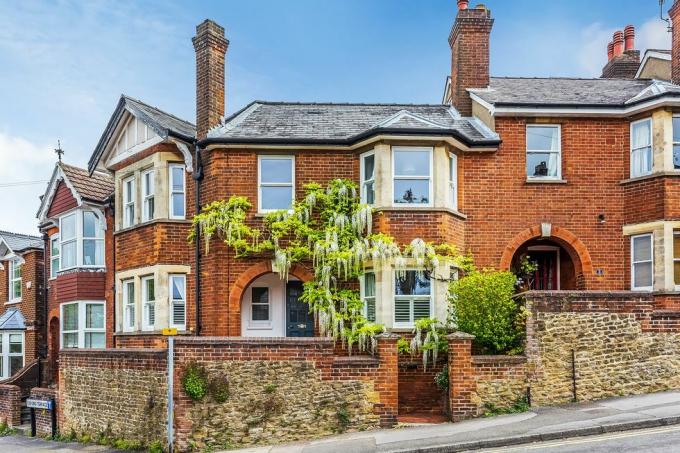 propiedad en venta en pewley hill, guildford