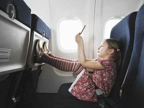 etiqueta de vuelo de avión de niña pequeña