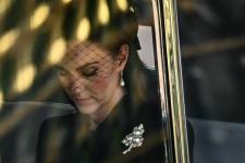 Kate Middleton luce un sutil tributo a la reina para ver a la monarca tumbarse en estado